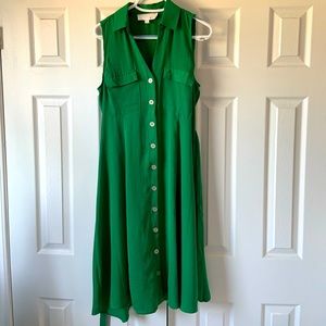 This is a kelly green dress that is lightweight and hangs well.